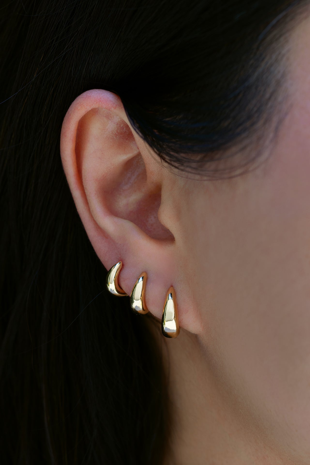 6.5MM TAPERED YELLOW GOLD HOOP