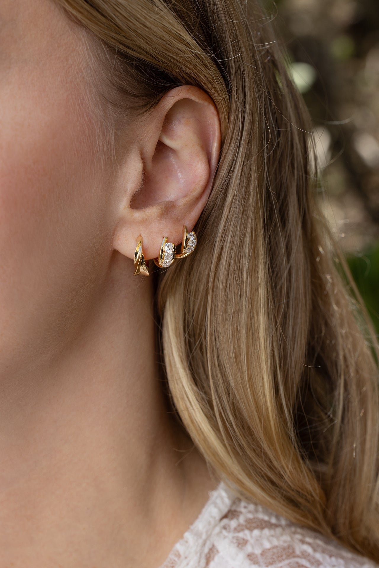 TAPERED SWIRL HOOP