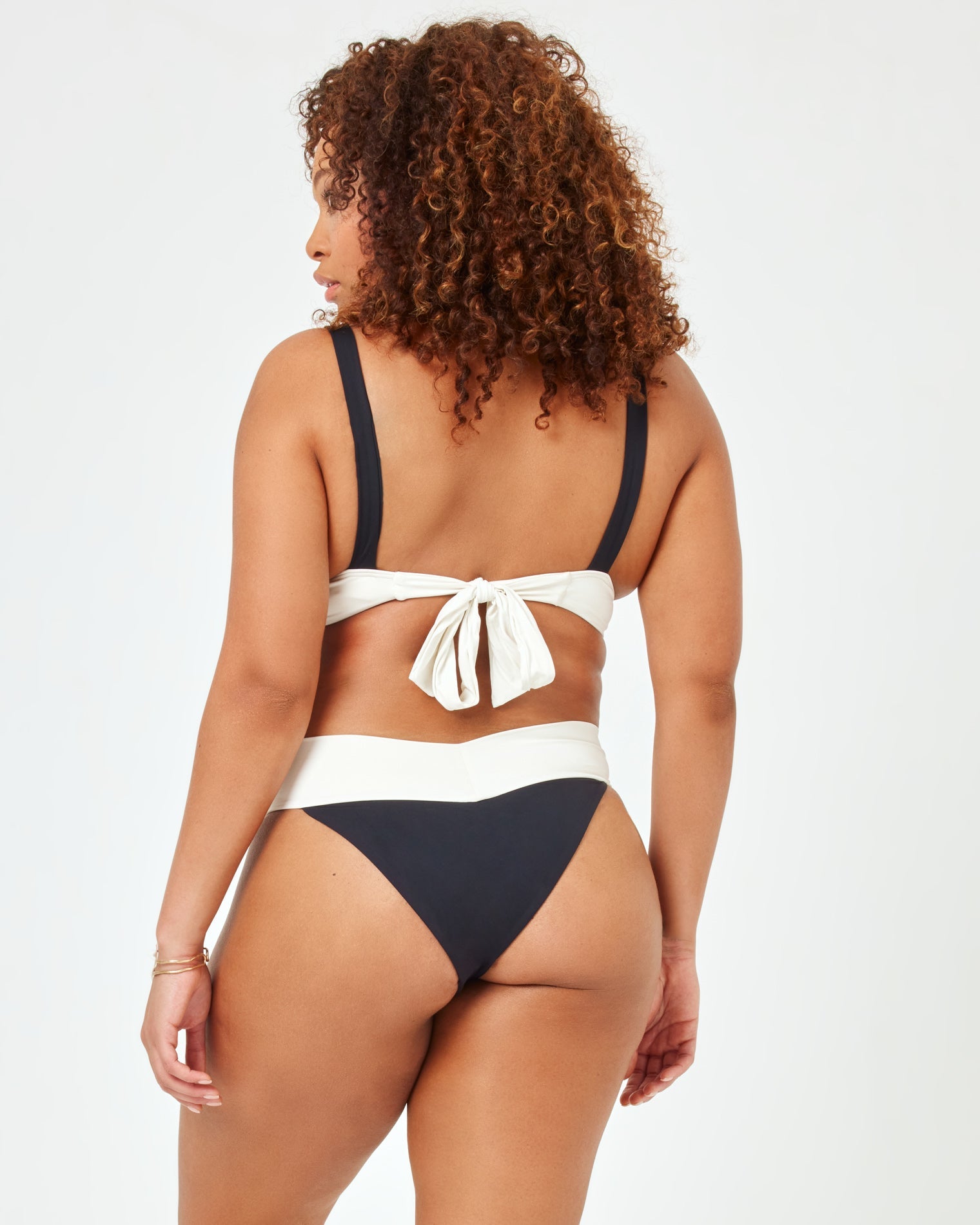 Black-Cream | Model: Amber (size: XL)