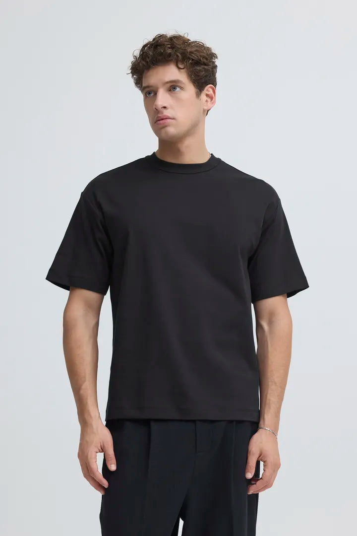 Ekberg Relaxed Tee in Black
