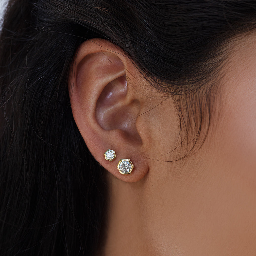 Single Mini Round Diamond Bezel Solitaire Stud