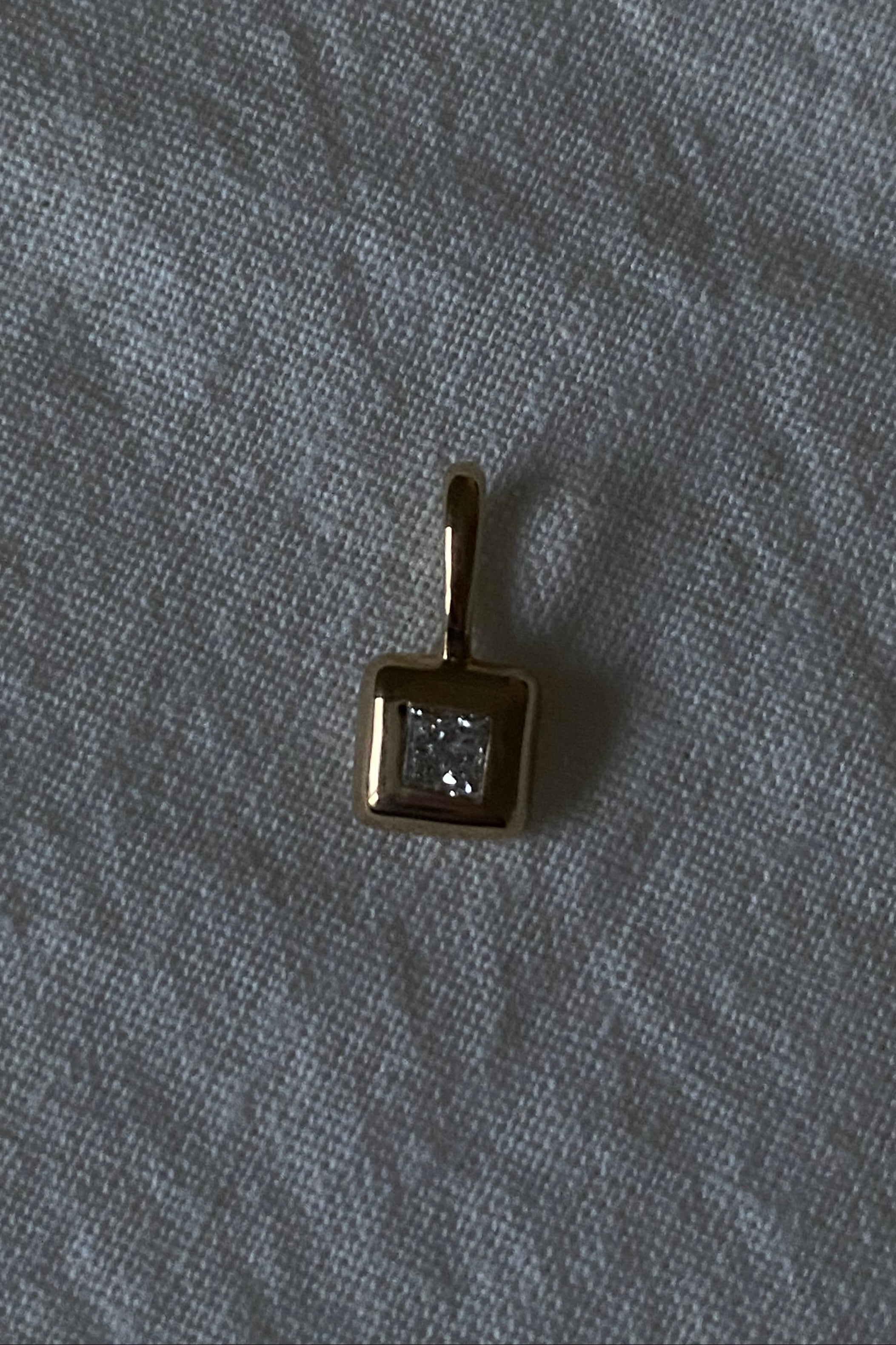 Token Diamond Puff Charm