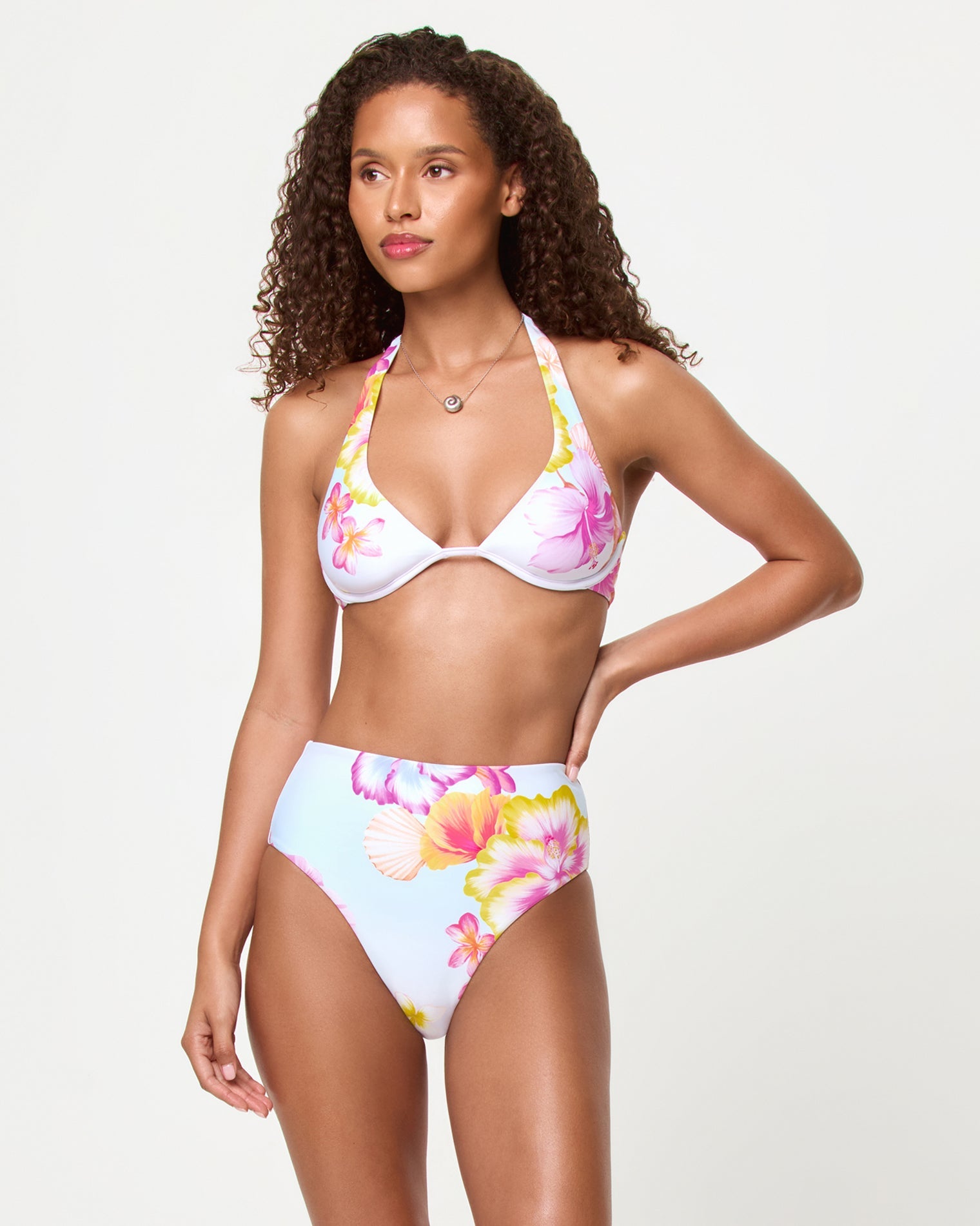 Hibiscus and Plumeria Oh My | Badge:New Arrival_#B2AC88_#ffffff'
LSPACE Soleil bikini bottom in Hibiscus And Plumeria Oh My, front view on model.