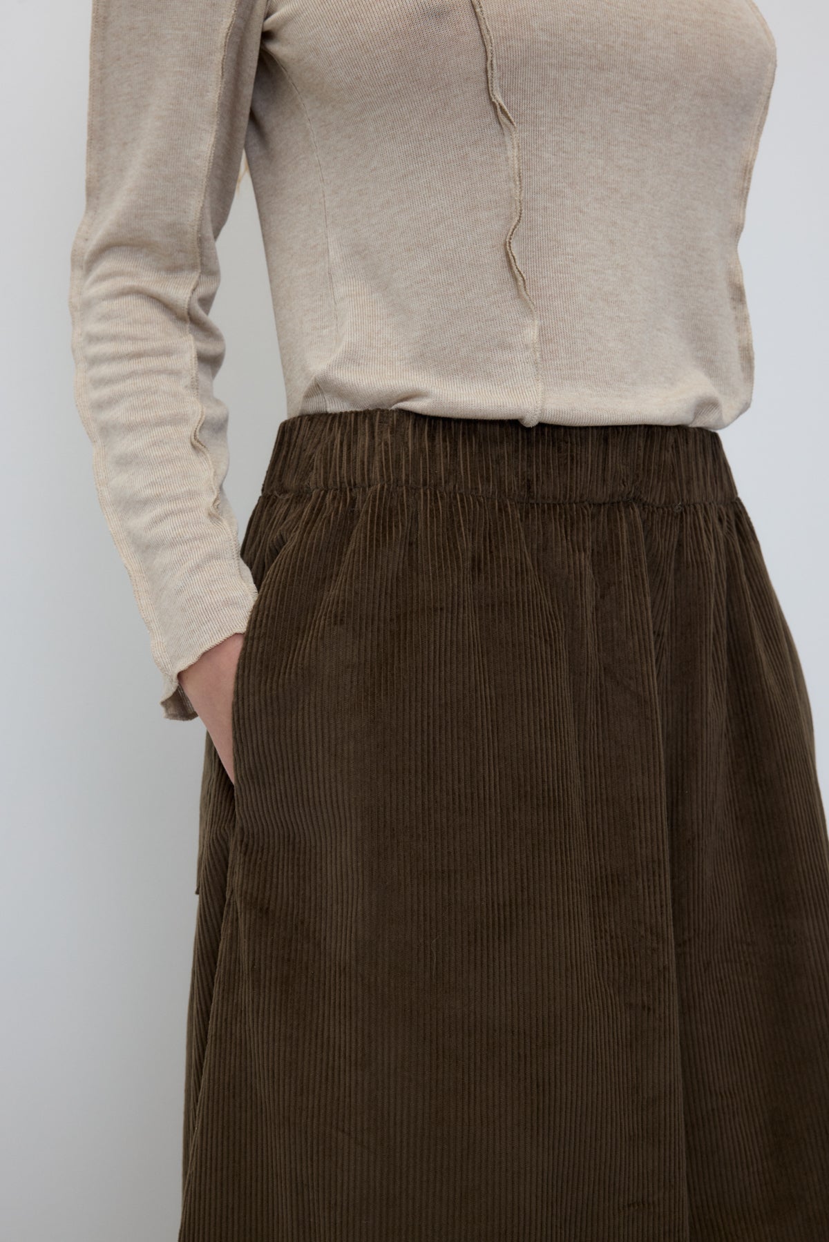 Lobe Corduroy Pants in Khaki