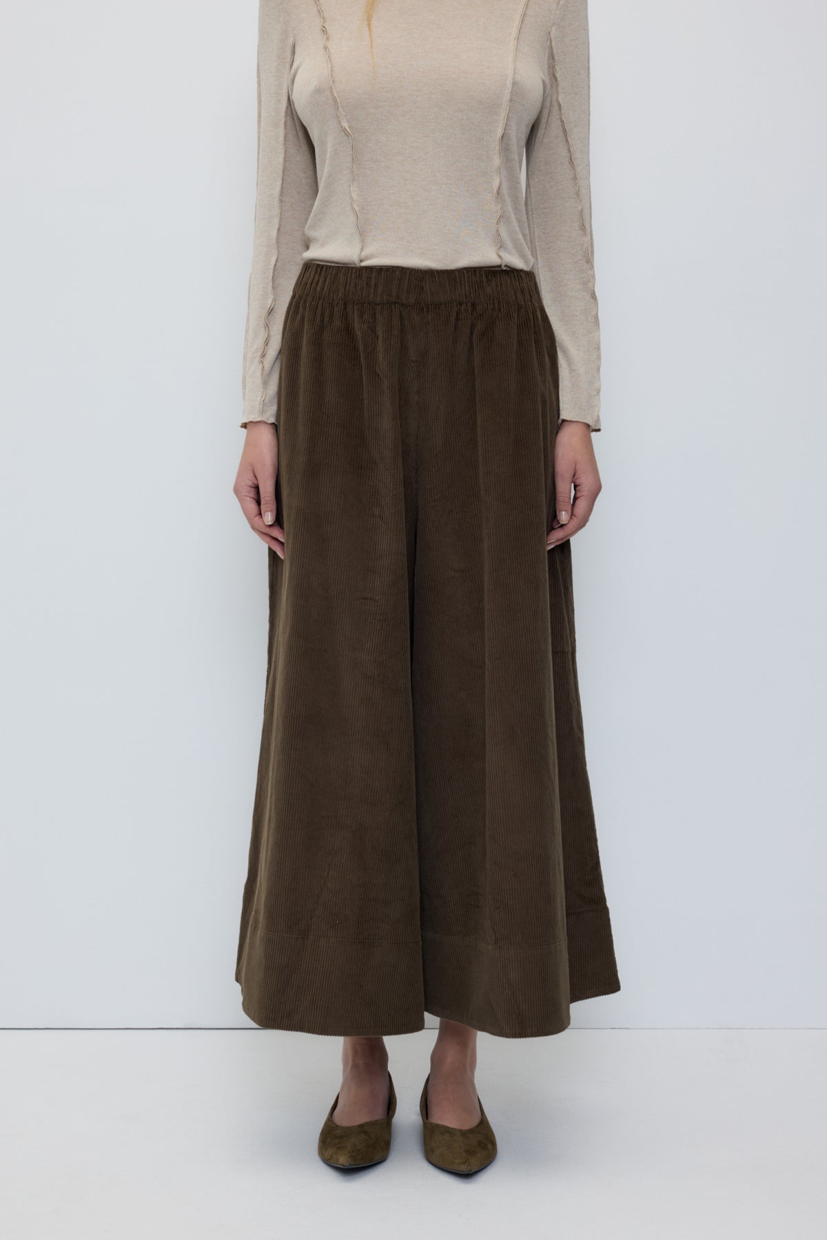 Lobe Corduroy Pants in Khaki