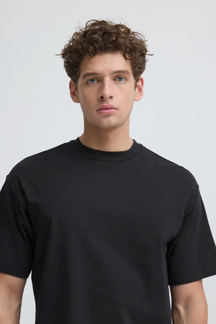 Ekberg Relaxed Tee in Black