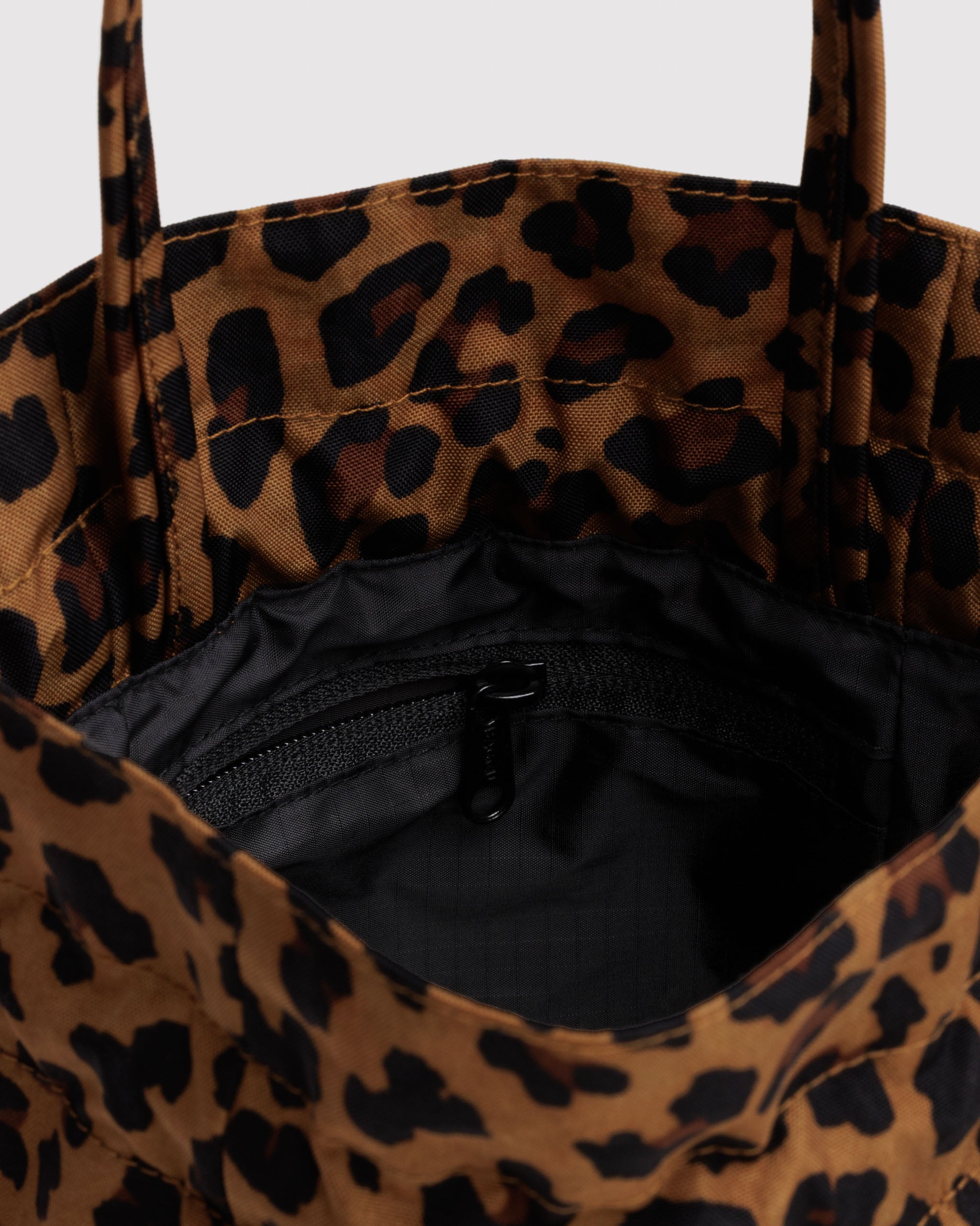 Nylon Drawstring Bag in Leopard