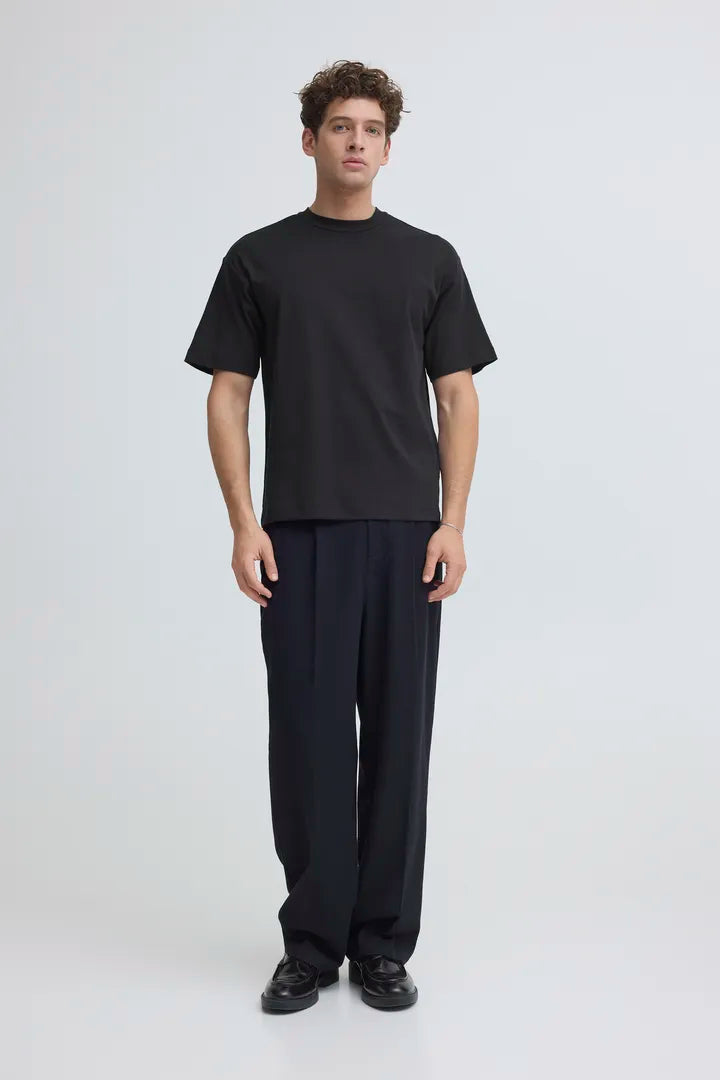 Ekberg Relaxed Tee in Black