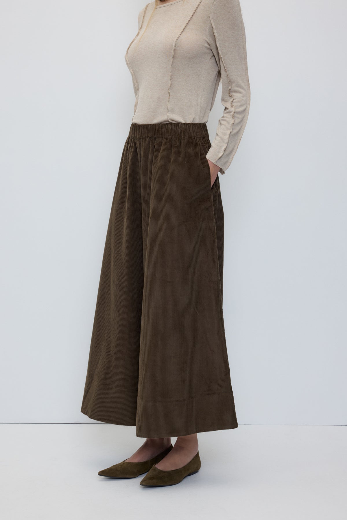 Lobe Corduroy Pants in Khaki