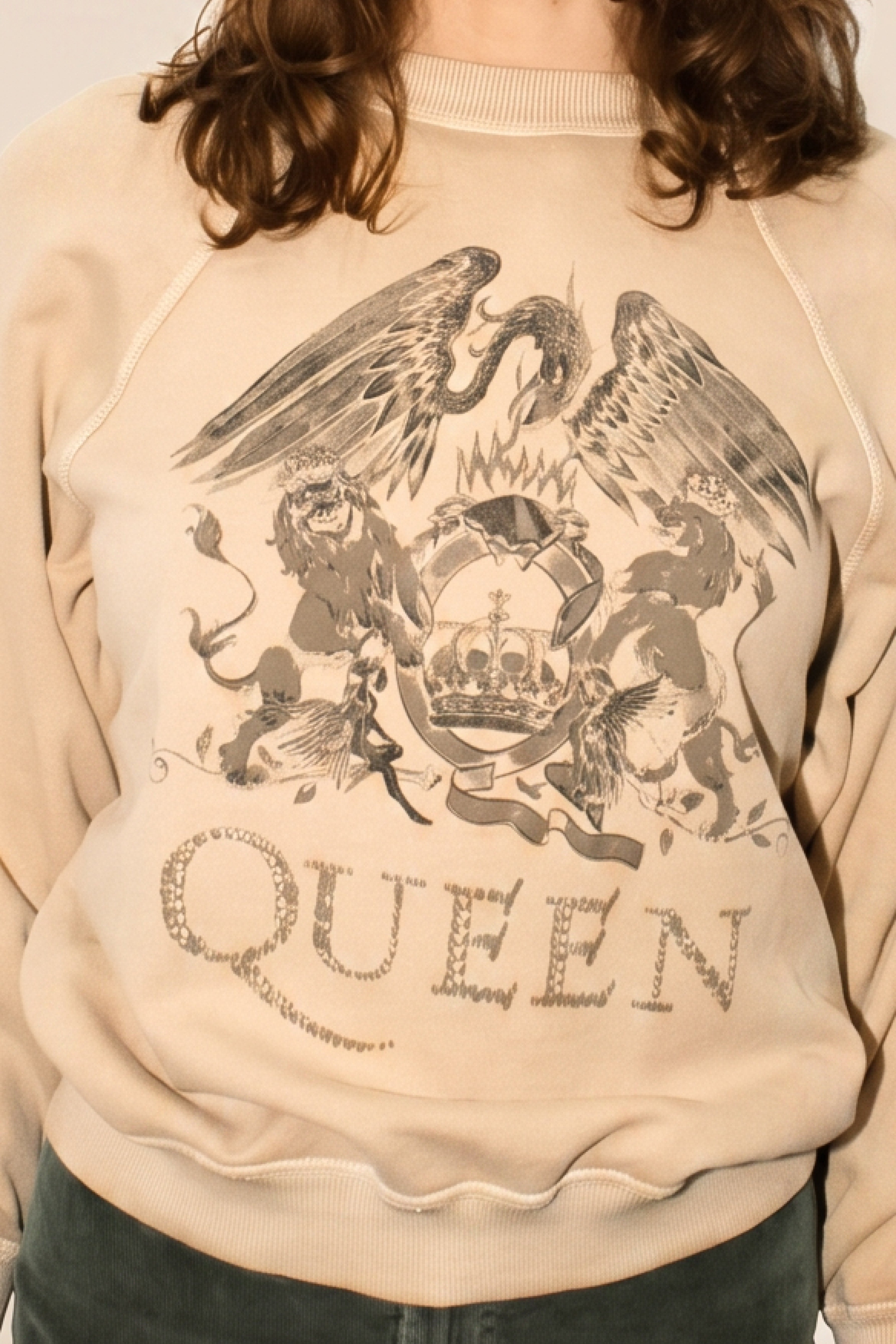 Queen Crest Pullover