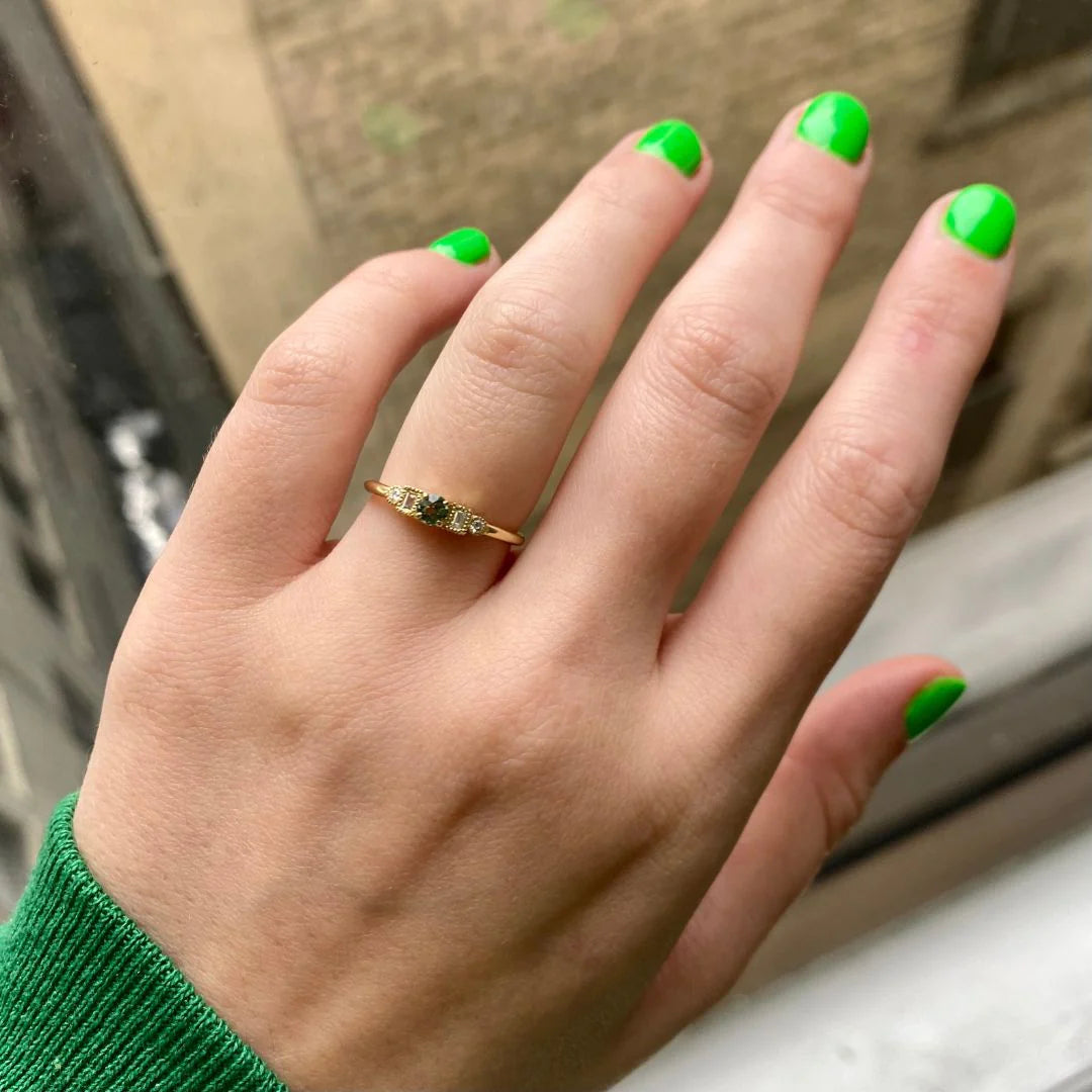 Green Sapphire Petite Deco Era Ring