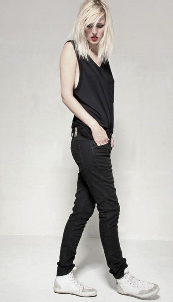 #21 Boxy Muscle Tee in Black Wash