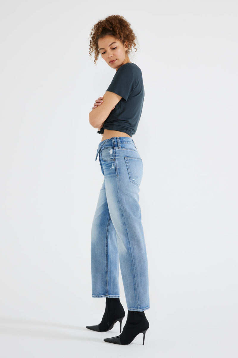 Neli Crossover Crop Jean in Castaway