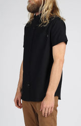 Shooty SS Woven Shirt in Black