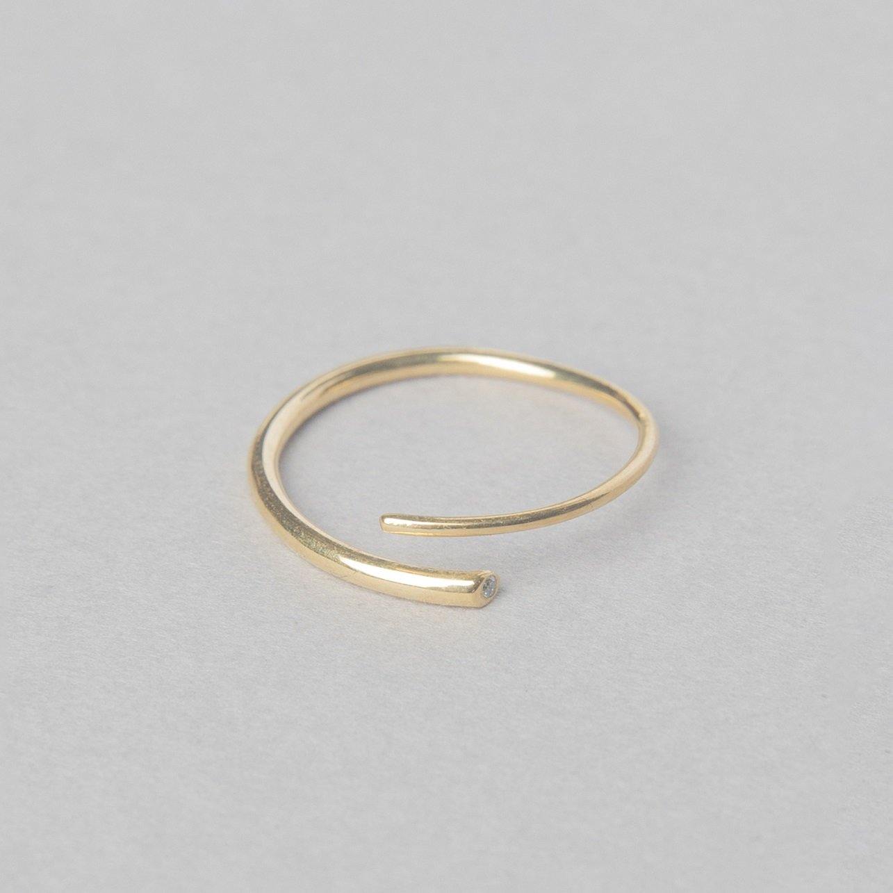 SPLIT HORN RING WITH DIAMOND