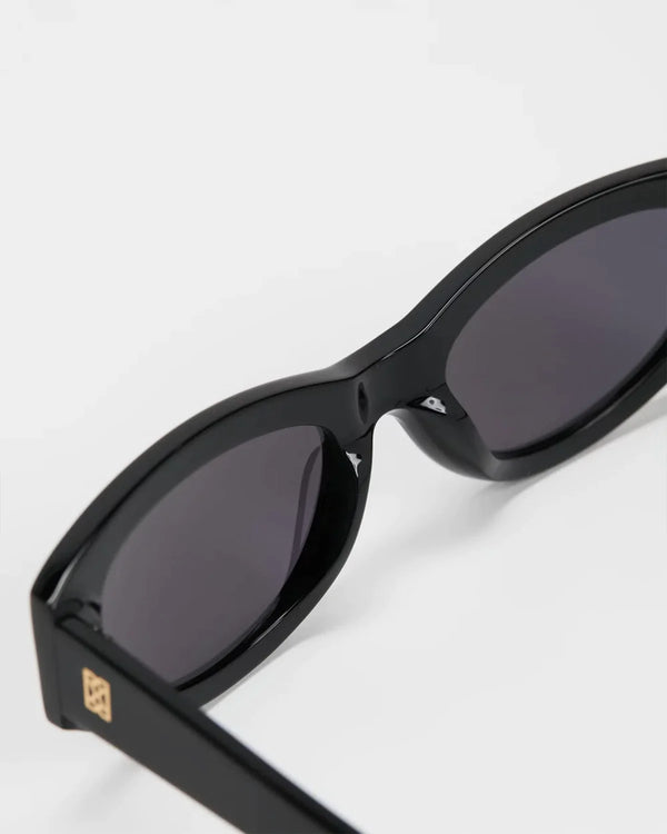 Lakota Sunglasses in Black
